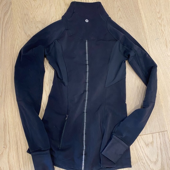 Lululemon size 4 - Picture 2 of 3